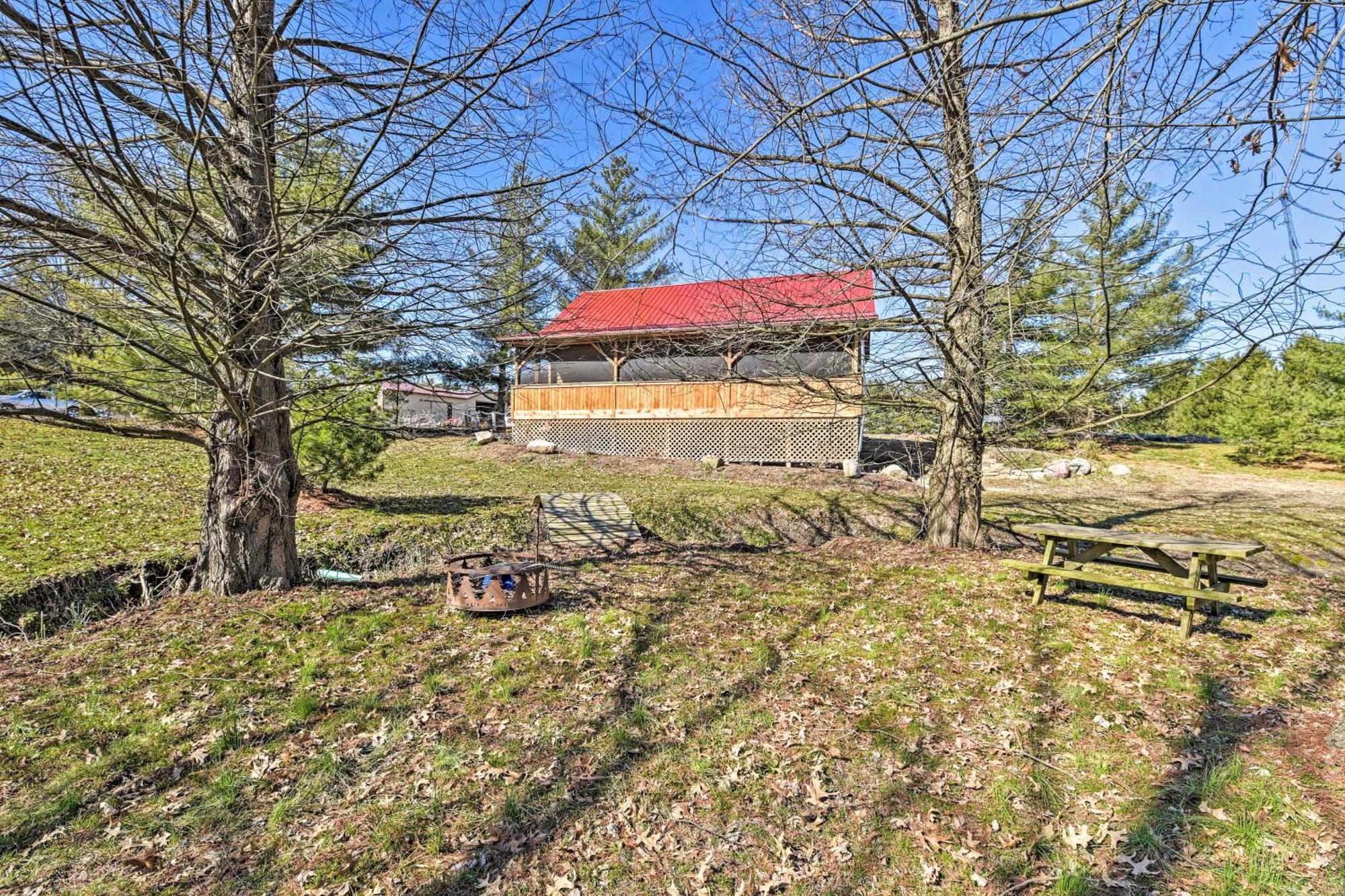 Honey House Cabin - A Quiet Countryside Retreat! Nappanee Экстерьер фото