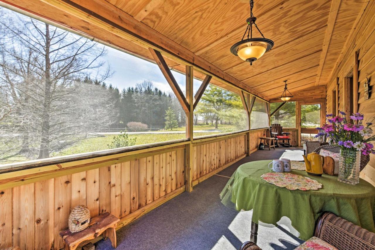 Honey House Cabin - A Quiet Countryside Retreat! Nappanee Экстерьер фото